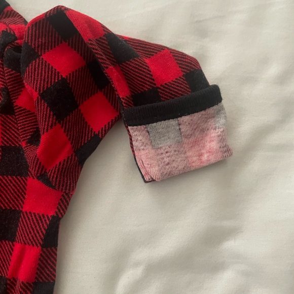Old Navy red plaid Microfleece 2-Way-Zip Footed One-Piece for Baby size 0-3 m - Picture 3 of 7